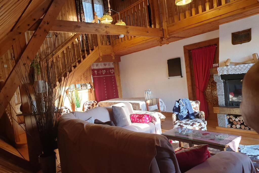 Authentique Chalet Vue Sur Le Lac Et Les Pistes Besse-et-Saint-Anastaise Exterior photo
